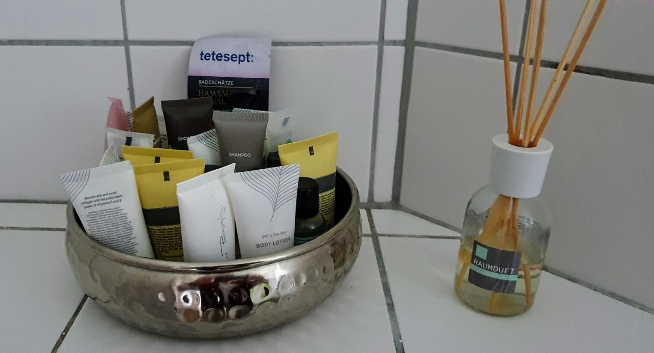 *To Hus* Wohnung Am Rande Von Jever Dış mekan fotoğraf