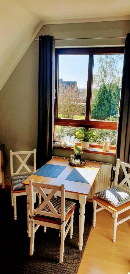 *To Hus* Wohnung Am Rande Von Jever Dış mekan fotoğraf