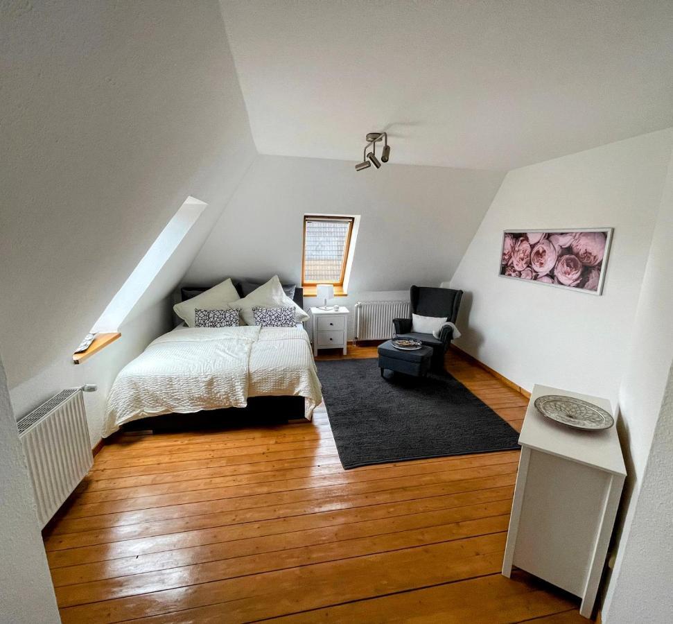 *To Hus* Wohnung Am Rande Von Jever Dış mekan fotoğraf