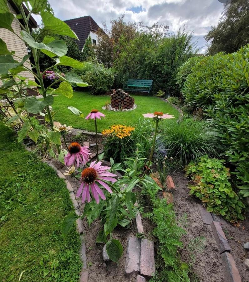 *To Hus* Wohnung Am Rande Von Jever Dış mekan fotoğraf